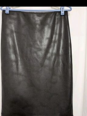 LG Black Faux Leather Spanx Pencil Skirt - Sleek Minimalist
